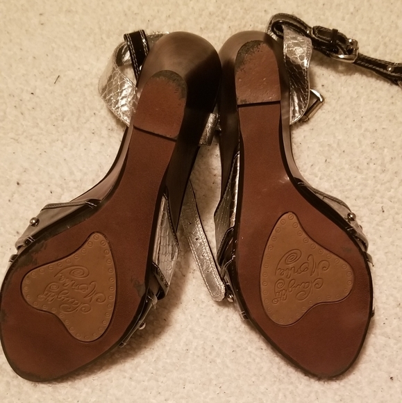 Womens shoes - Picture 3 of 3